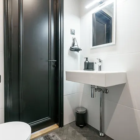 Dreamstay Avangard - Shared Roof Terrace, High Speed Wifi 200 Mbps & Gym * 塔林