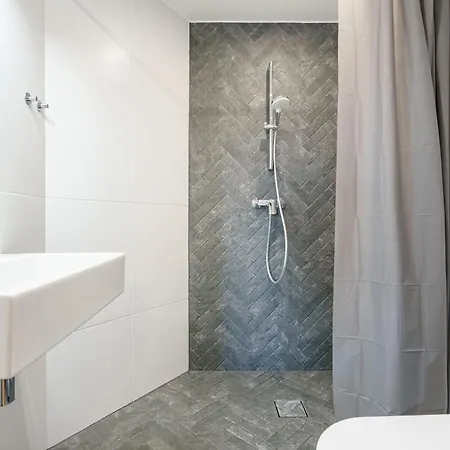 Апартаменты Dreamstay Avangard - Shared Roof Terrace, High Speed Wifi 200 Mbps & Gym *
